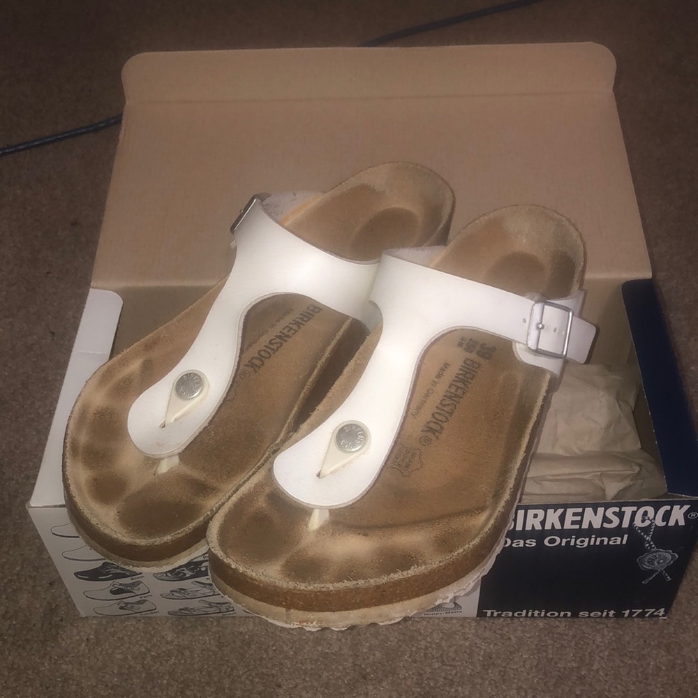 Birkenstock Gizeh size 39 /8.5 US white